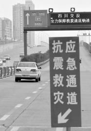 �ɶ�10������ᳵ��ײ��׶��Ͱ ǿ�д�����ͨ��